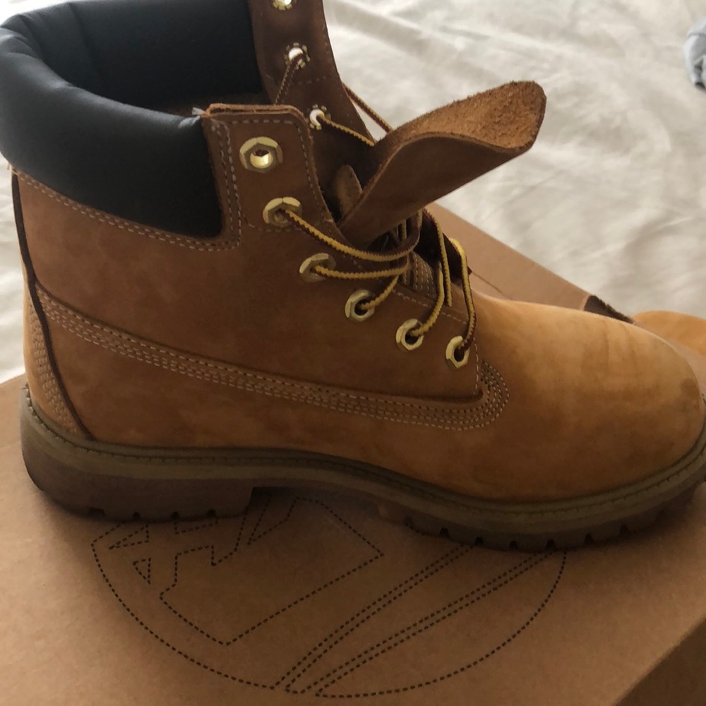 Timberland Boots - Picture 6 of 8